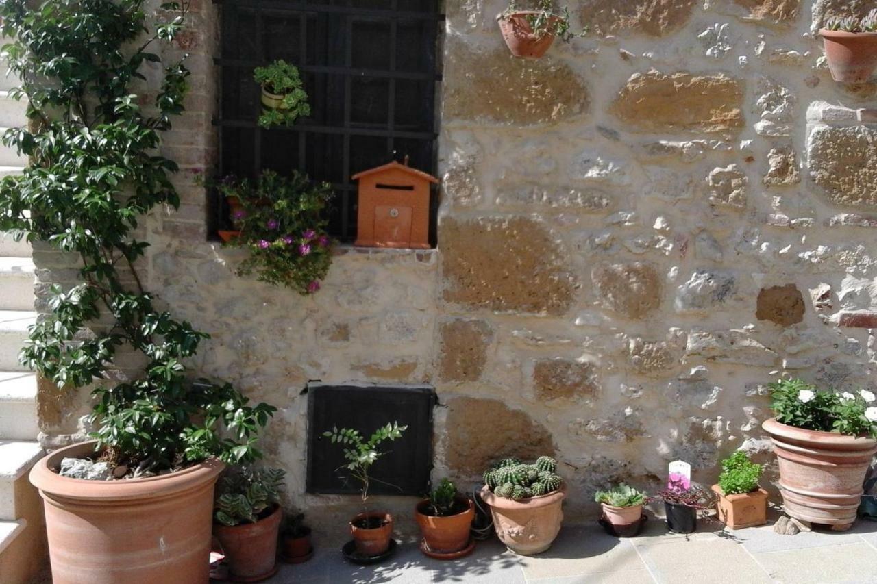 Casa Vacanze "Nonna Vela" Petroio Exterior photo